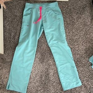 Figs kade cargo scrub bottoms in neon blue size small